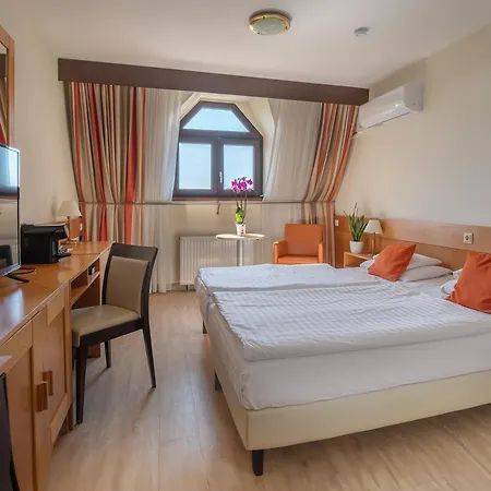 Hotel Sopron Отель