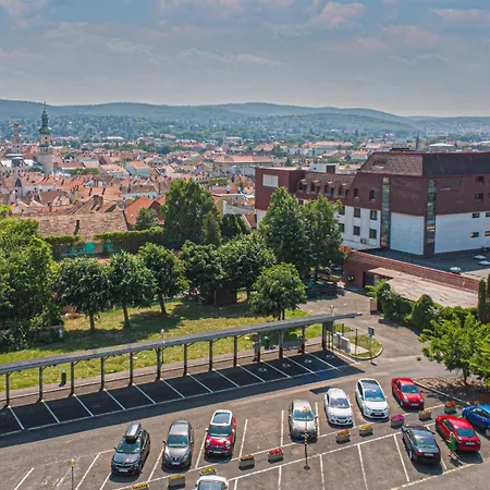 Hotel Sopron מלון 4*