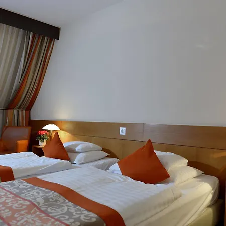 Hotel Sopron מלון סופרון