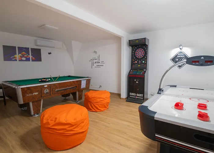 Отель Hotel Sopron